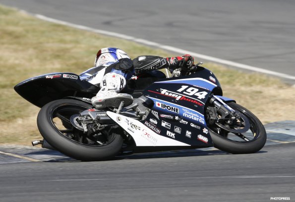 VIGEANT - FSBK - 2011
3 ème manche du Championnat de France Superbike
28 & 29 Mai 2011
© PHOTOPRESS
Tel: 04 93 37 95 96
info@photopress.fr
